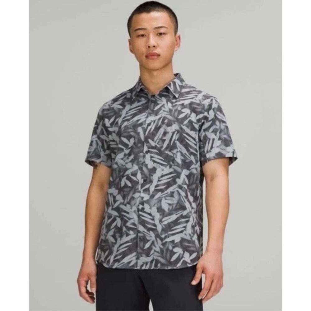 Lululemon Airing Easy Button Up Shirt Performance Camo SS Leaves 2XL Gray